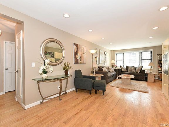 4th image of 2 Birchwood Court #1C