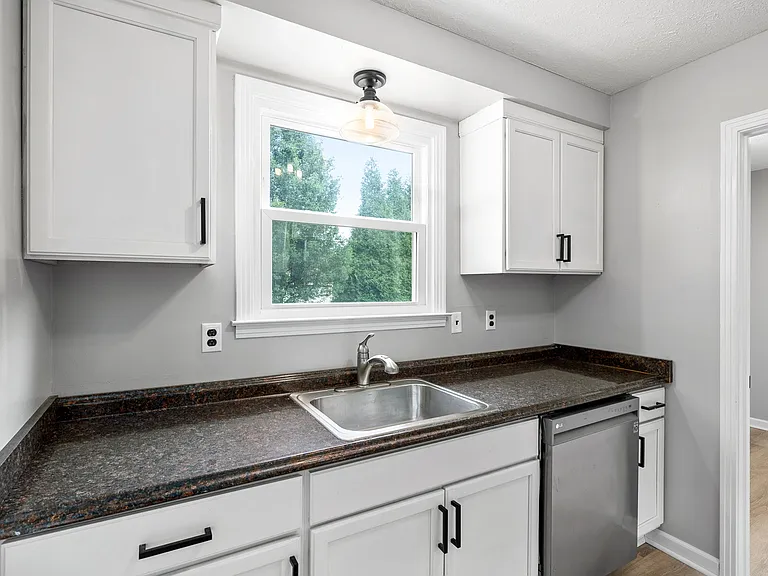 313 Grassland Dr — Photo 7