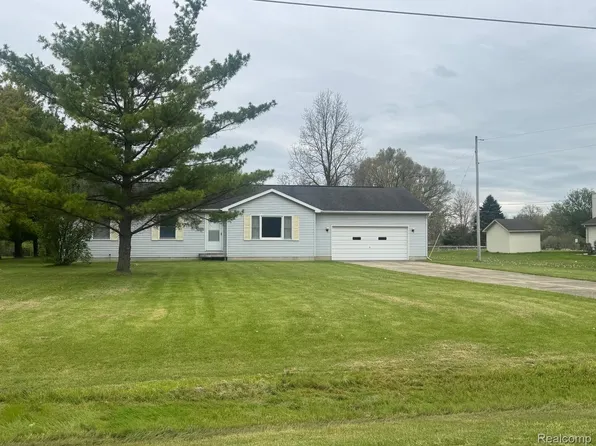 10056 Carlee June Dr, Fenton, MI 48430