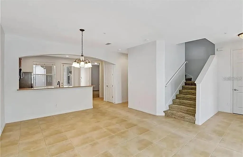 3 bed, 2.5 bath, 1841 sqft, $2,700 — Photo 2