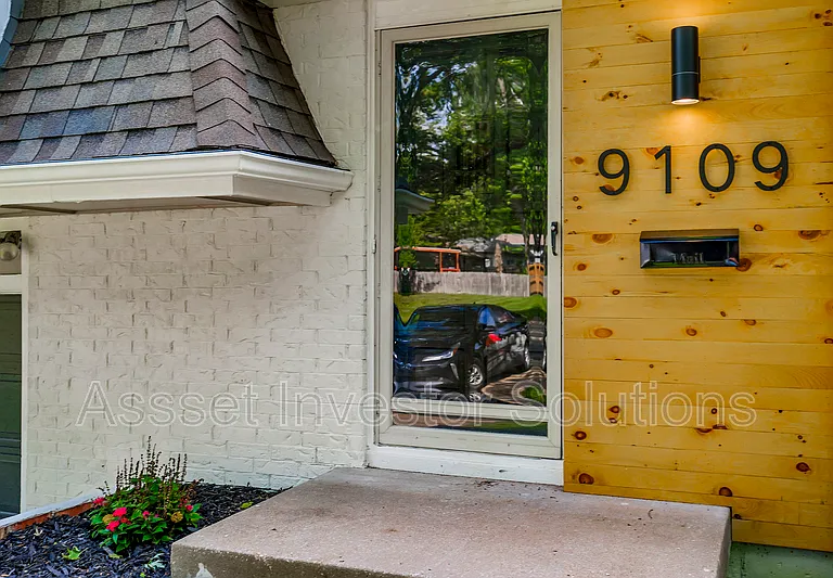 9109 Goddard St — Photo 4