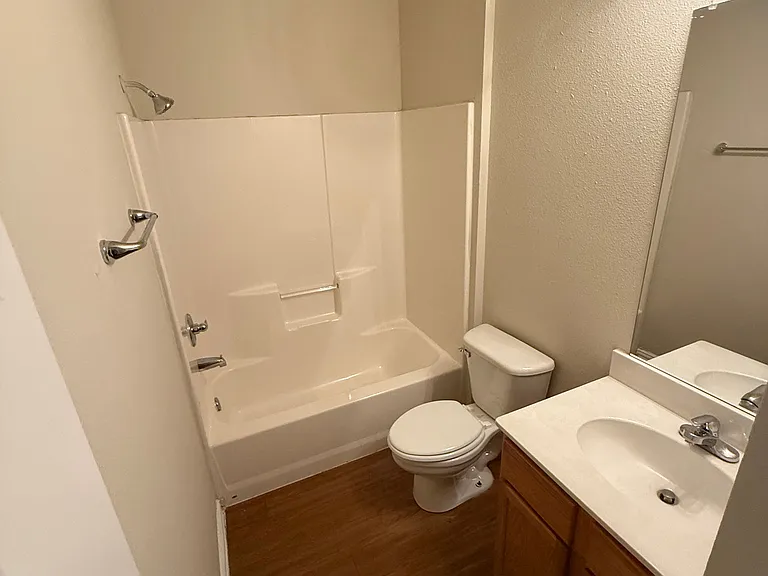 939 Sylvia St — Photo 8