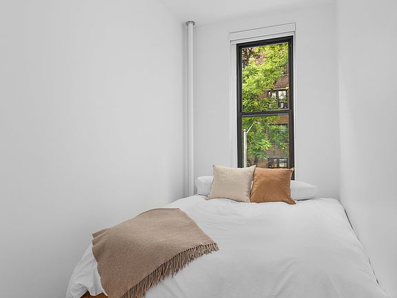 5th image of 159 W 85th St APT 3C