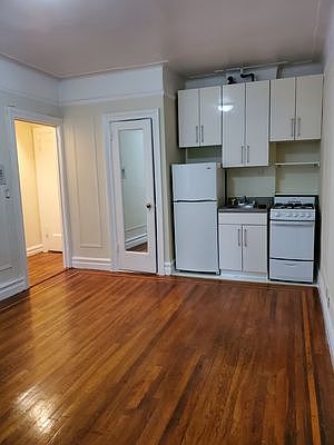 1st image of 427 W 51st St APT 4D