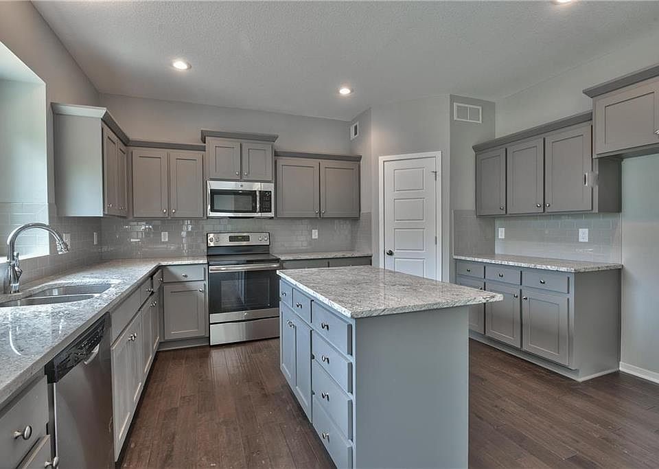 1st image of 5225 Meadow View Dr