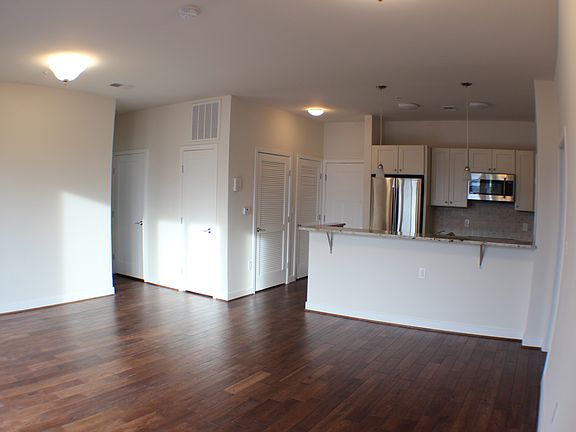 5th image of 2122 19th St N #2A