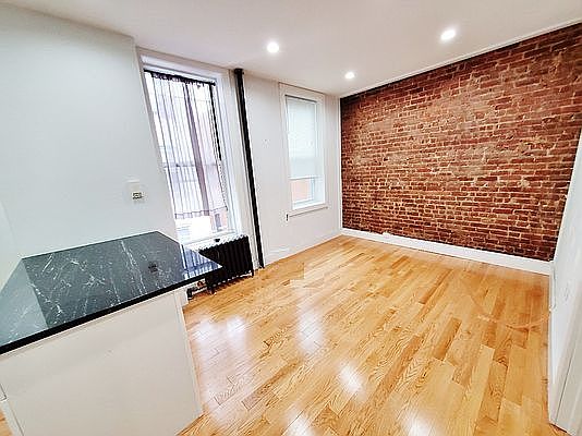 5th image of 24-20 41st St #2L
