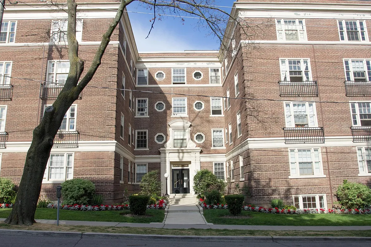 Studio, 376 sqft, $1,800 — Photo 1
