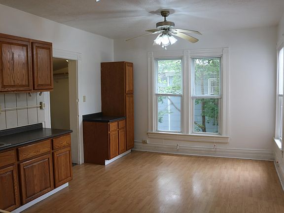 4th image of 223 S 6th St #1/2