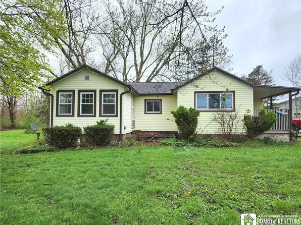 11419 Bennett State Rd, Silver Creek, NY 14136