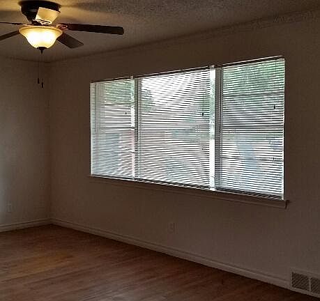 3rd image of 5209 Woodsboro Ln