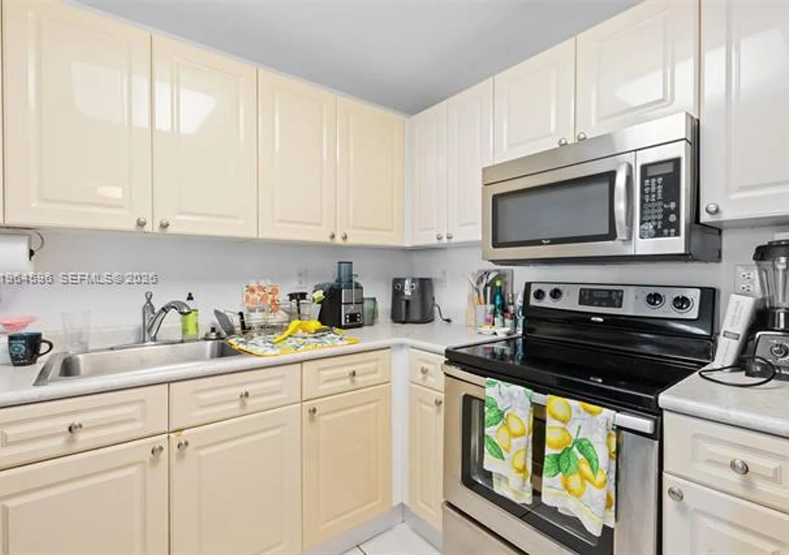 2301 Collins Avenue Cu — Photo 1