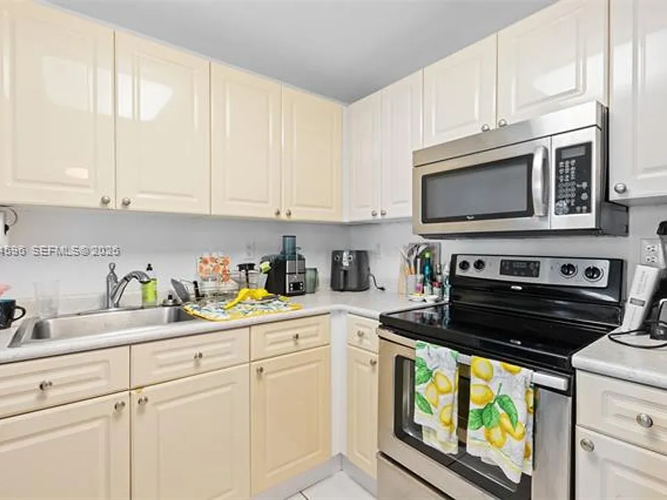 2301 Collins Avenue Cu #504