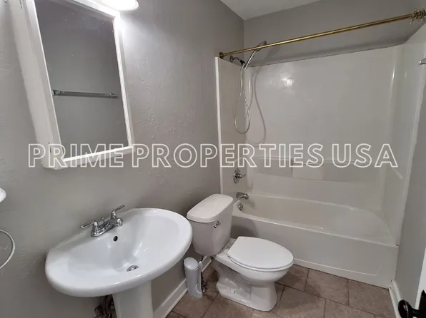 525 Maple St, East Pittsburgh, PA 15112