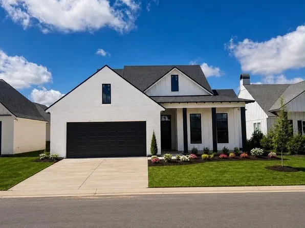 205 Queenstown Ave, Youngsville, LA 70592