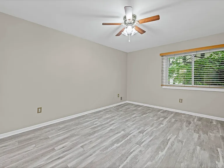 408 Country Club Dr — Photo 11