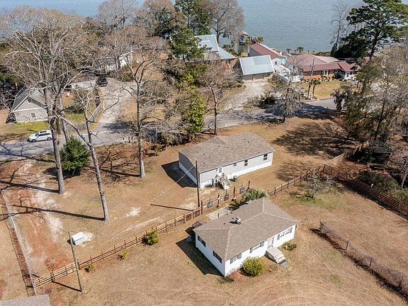 5th image of 220 Green St