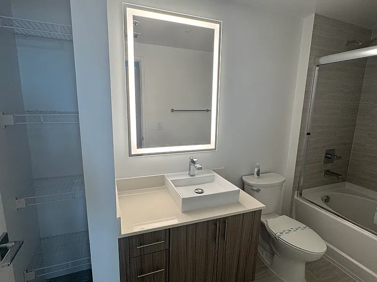 445 NE 39th St #202 — Photo 5