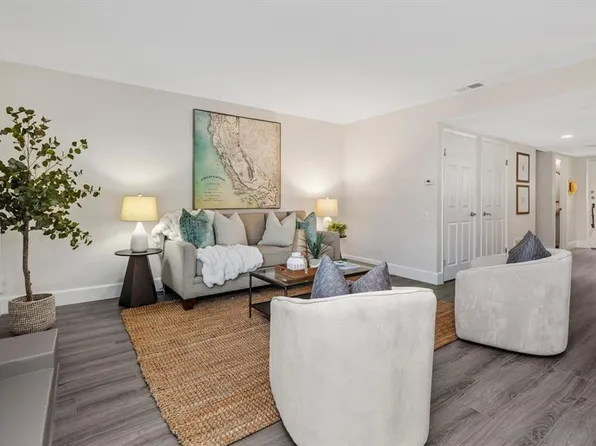 4264 Loma Riviera Ln, San Diego, CA 92110