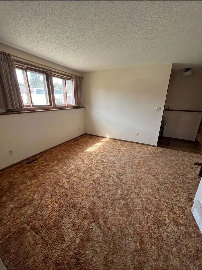 254 - 256 Upland Dr — Photo 3