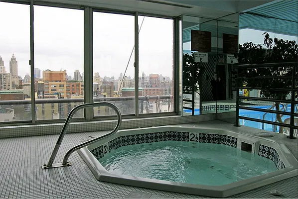 Sold by Triplemint | media 9
