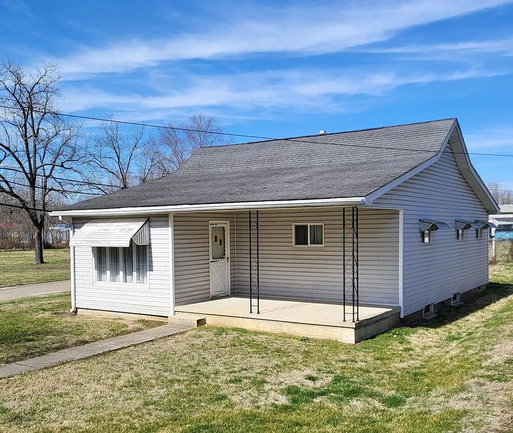 70 Moulton Pl photo 1