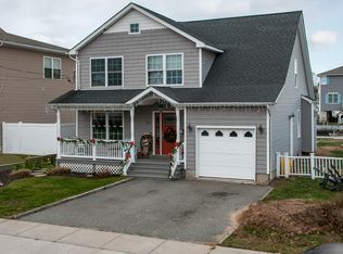 29 Alhambra Rd, Massapequa, NY 11758