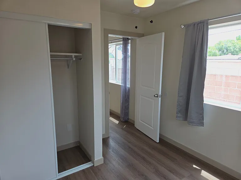 1805 Saint James Pl — Photo 29