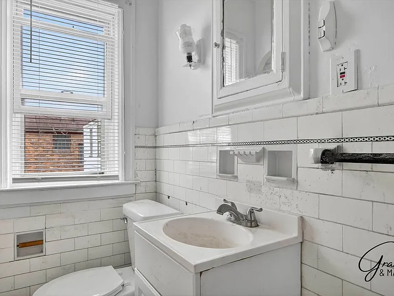 10343 - 10345 Crocuslawn St - Pura Vida Properties — Photo 10