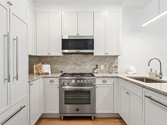 4th image of 171 Calyer St APT 2B