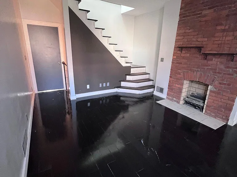 Second floor: bonus loft space