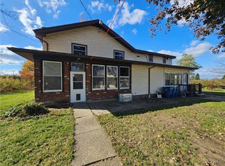 1970 Sturgeon Point Rd, Derby, NY 14047