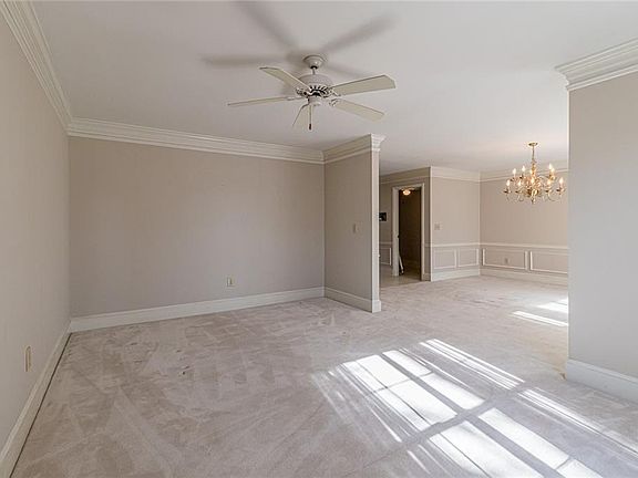 4th image of 9515 Lakeview Ct