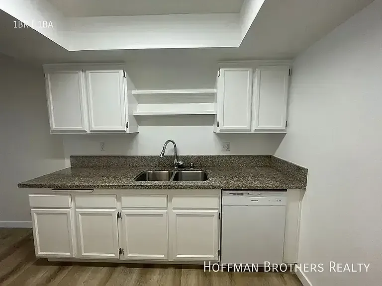 15000 Burbank Blvd #202 — Photo 8