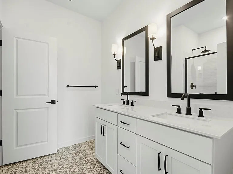 8427 Bay Ridge Cir — Photo 16