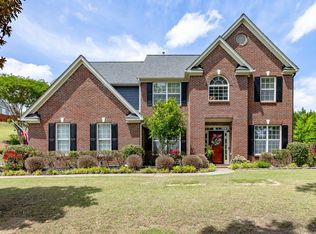933 Cruce Lake Dr, Hoschton, GA 30548