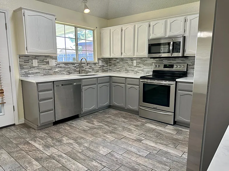 4144 Clary Dr — Photo 13