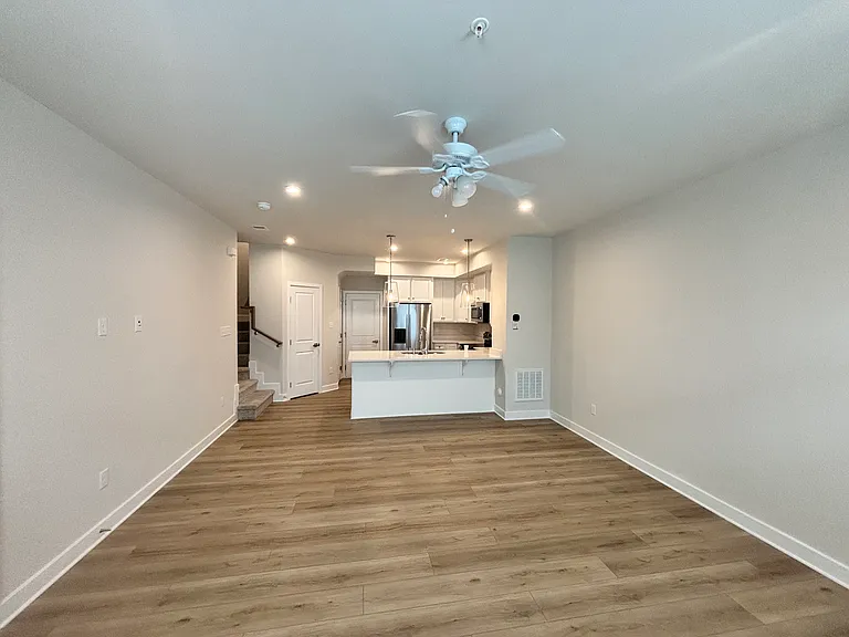 2846 Calgary Ln — Photo 2