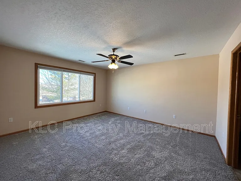 15177 Hawthorn Dr — Photo 11