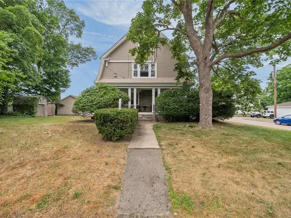 49 Arnold St E, Riverside, RI 02915