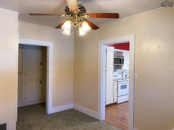 5th image of 606 E 4th St