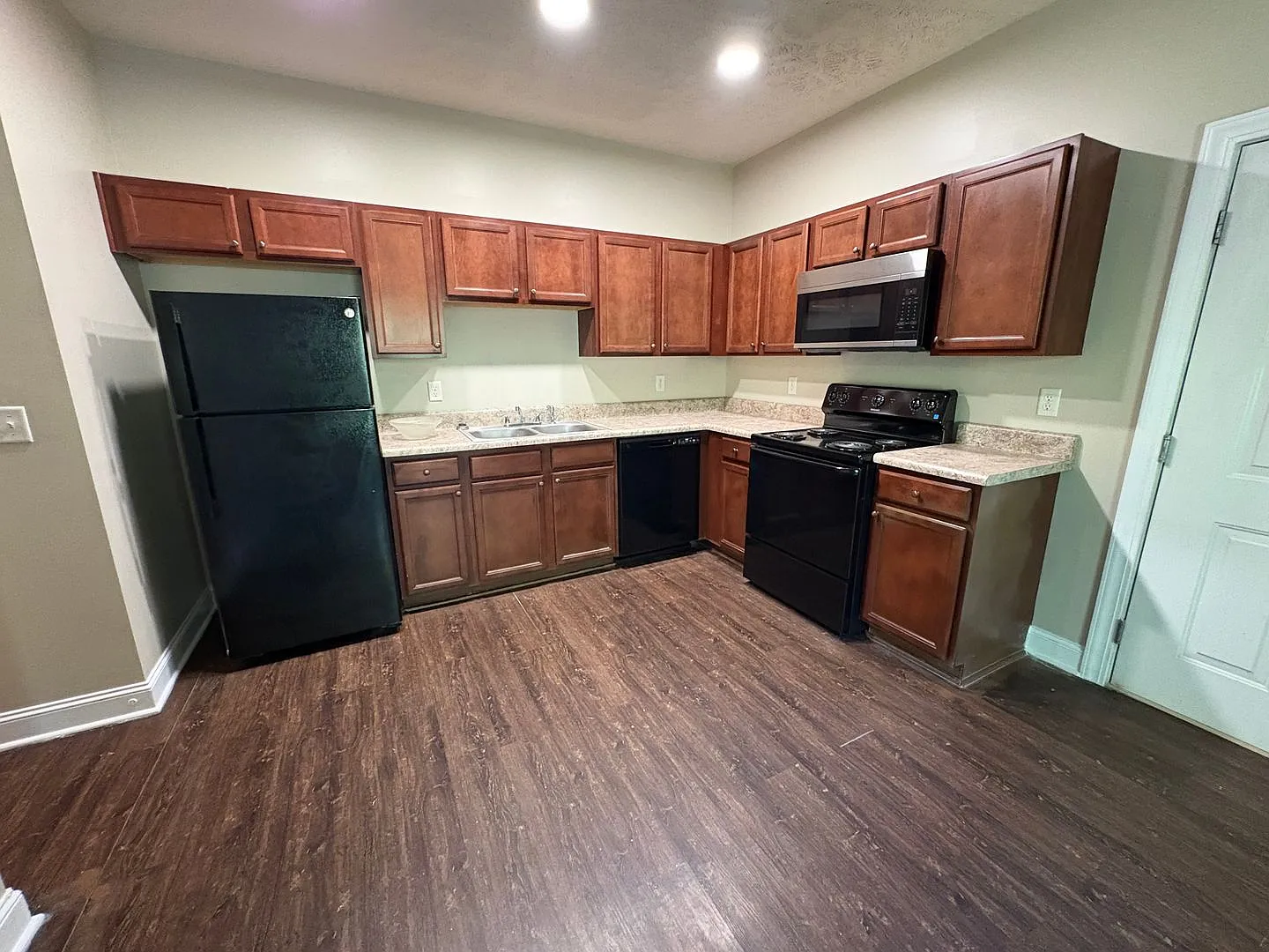 526 Dennis Way — Photo 2