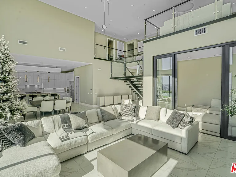 20306 W Willoughby Ln — Photo 9