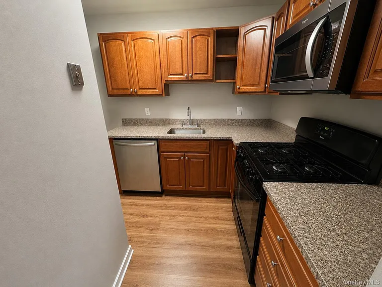 2 Locust Ct #B — Photo 7