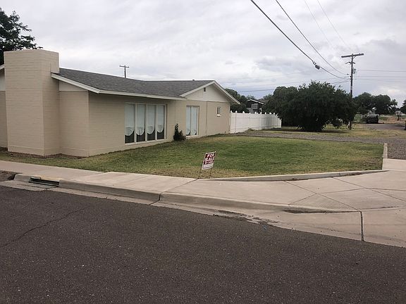 Front view/side yard