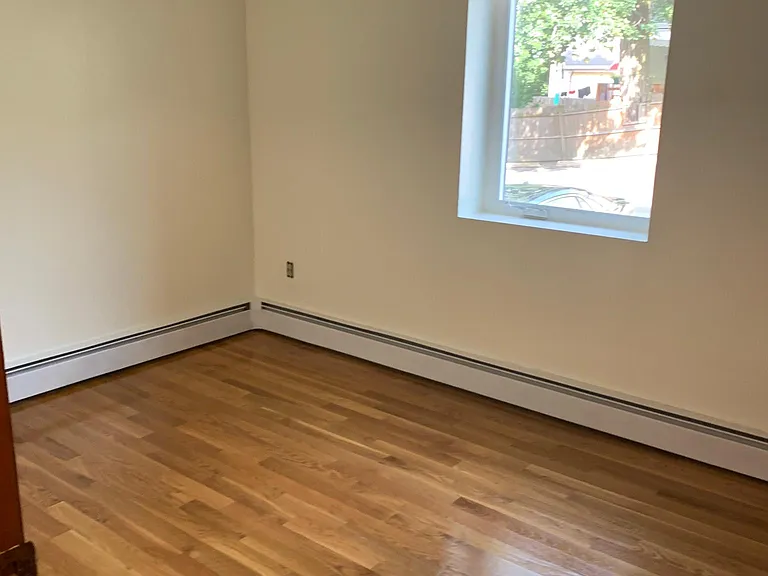 4 Aldersey St #16 — Photo 15
