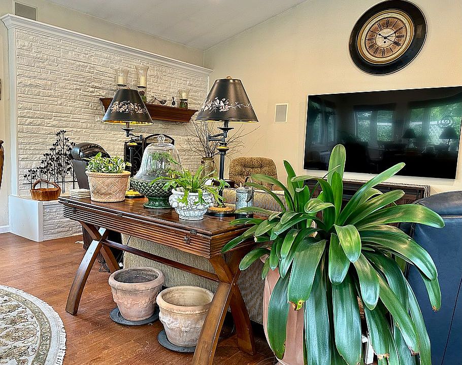 Fireplace w 85in TV