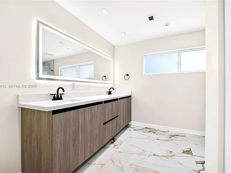 5715 Jackson St — Photo 37