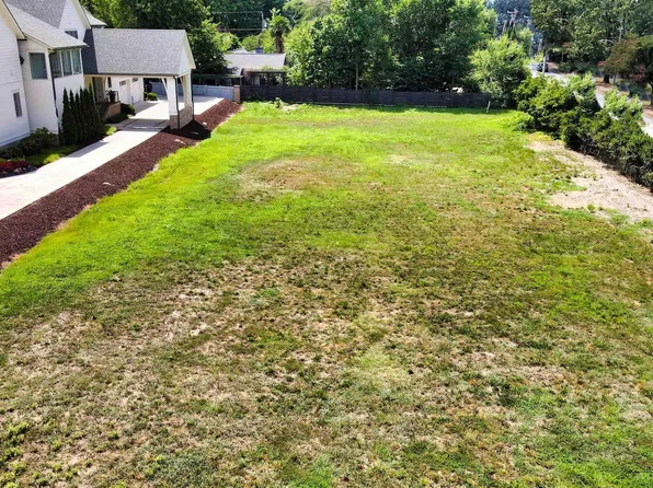 4 Sirrine Dr, Greenville, SC 29605