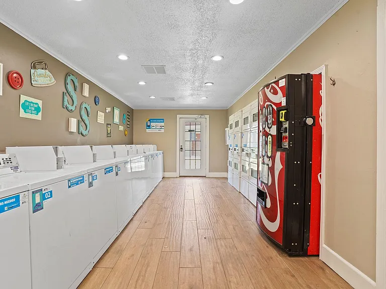 Silver Springs Apts. — Photo 19